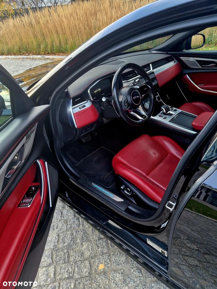 Jaguar XF P300 AWD R-Dynamic SE - 12