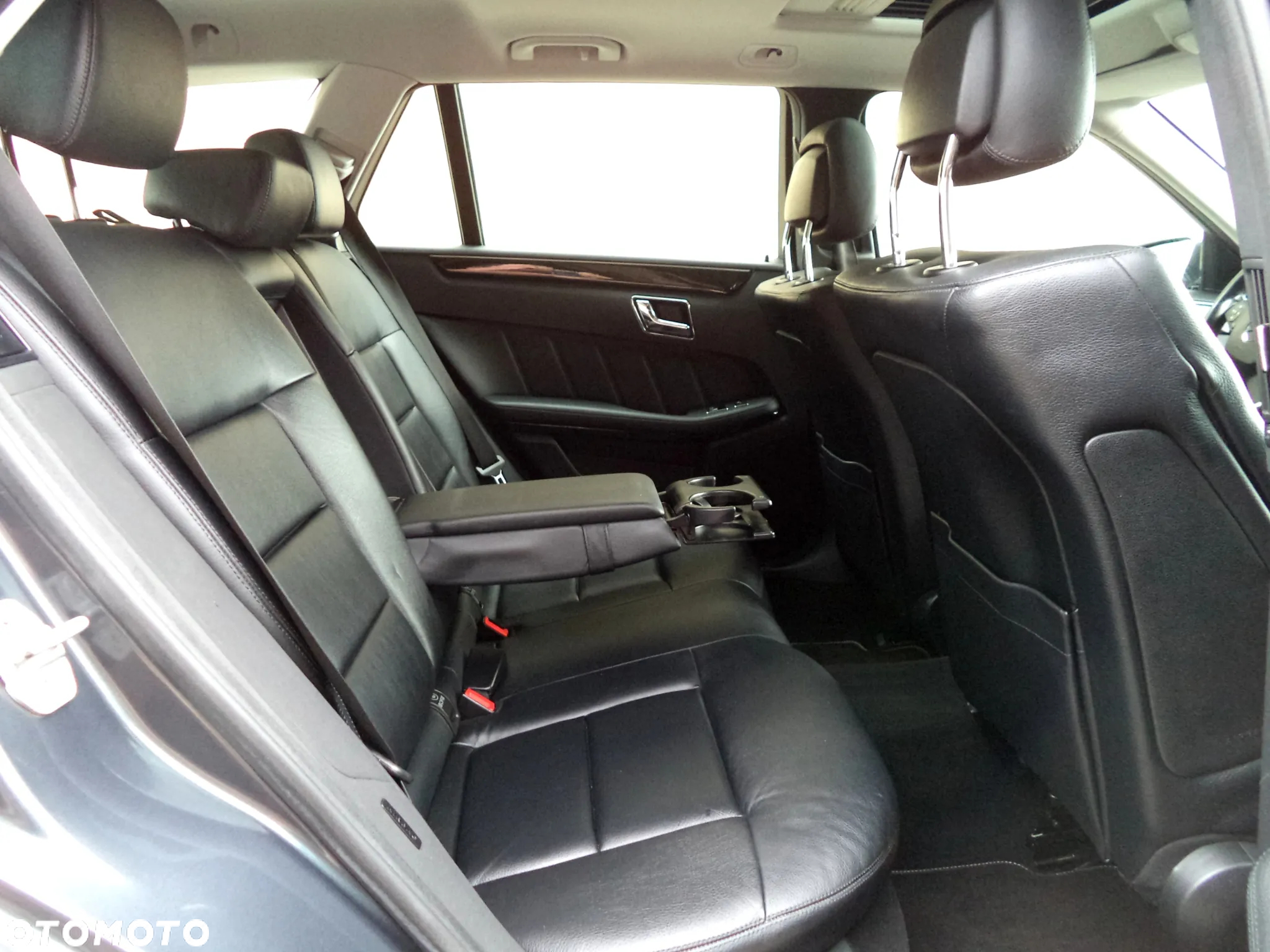 Mercedes-Benz Klasa E 350 T CDI DPF 4Matic BlueEFFICIENCY 7G-TRONIC Avantgarde - 19
