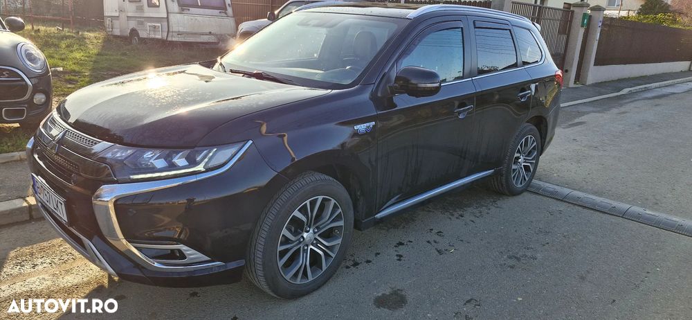 Mitsubishi Outlander PHEV 2.4 L 4X4 Instyle+ - 6