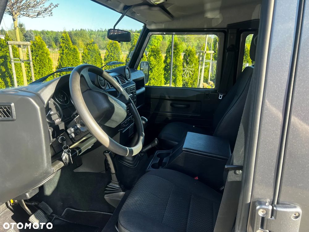 Land Rover Defender - 5
