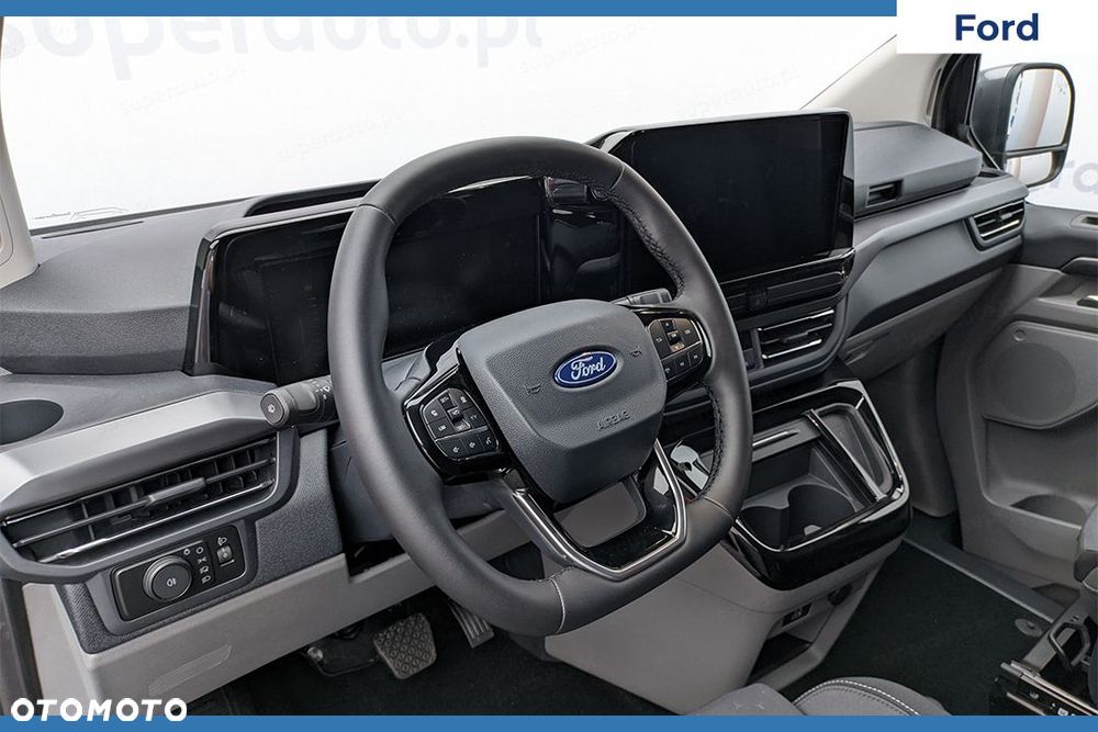 Ford Tourneo Custom - 9