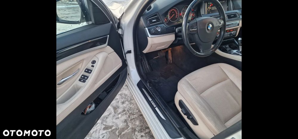 BMW Seria 5 518d Luxury Line - 9