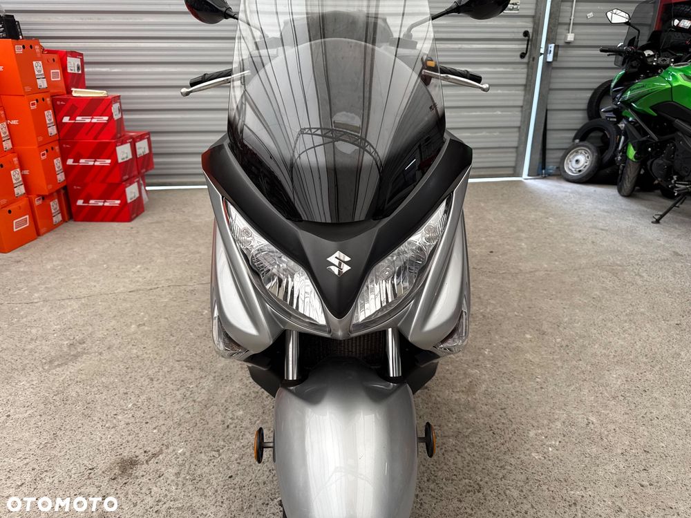 Suzuki Burgman - 13
