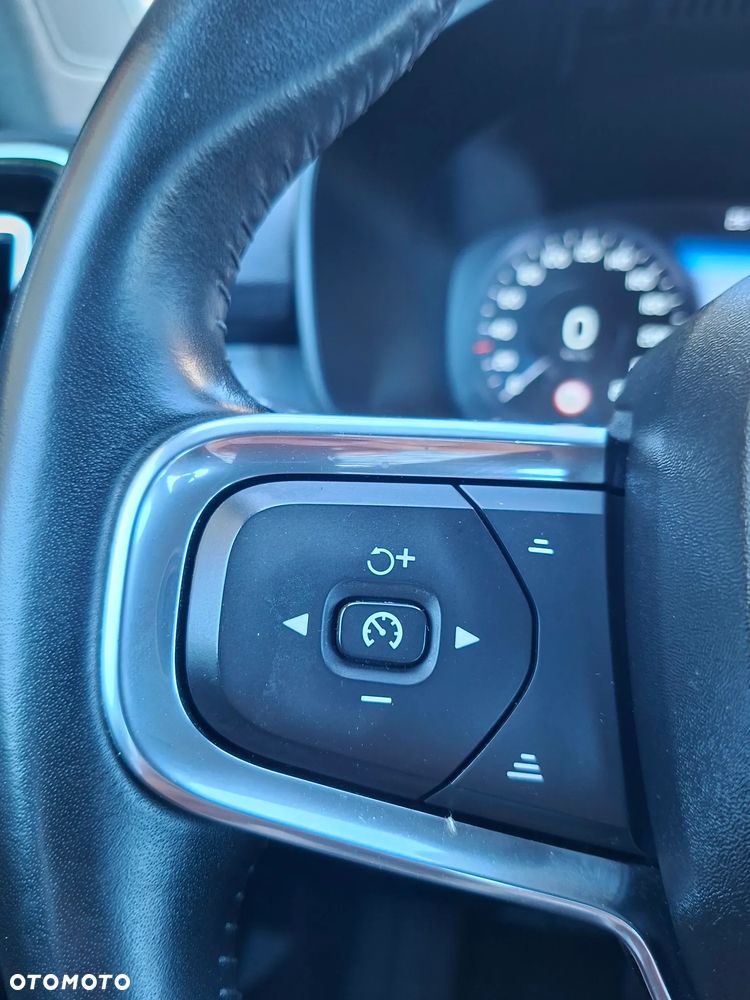 Volvo XC 40 D4 AWD Geartronic Momentum - 28