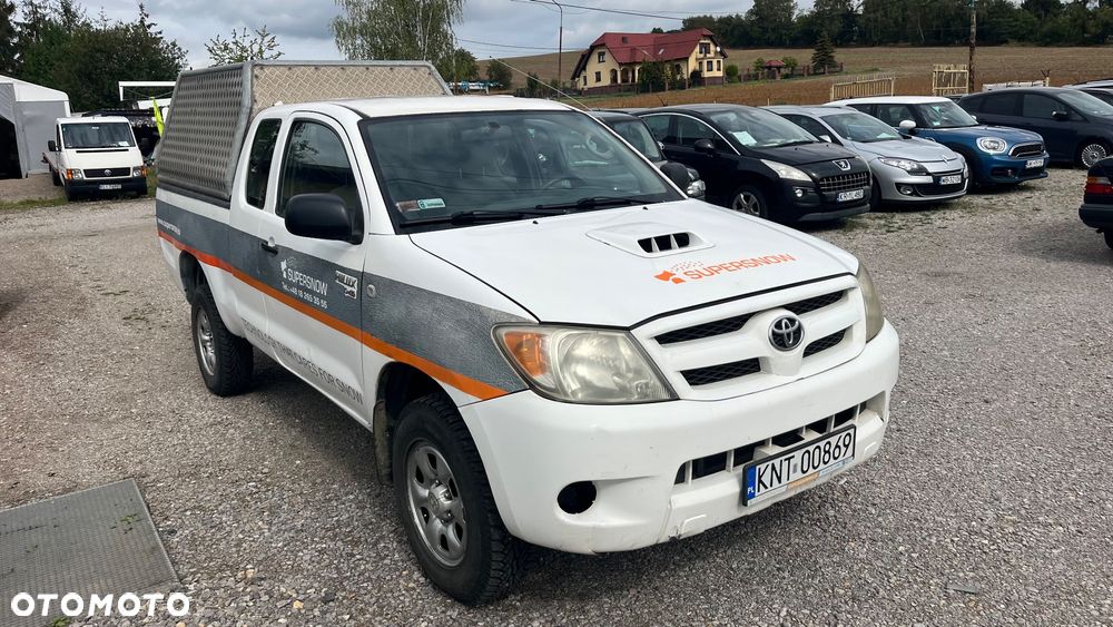 Toyota Hilux 2.5 D-4D DLX + - 1