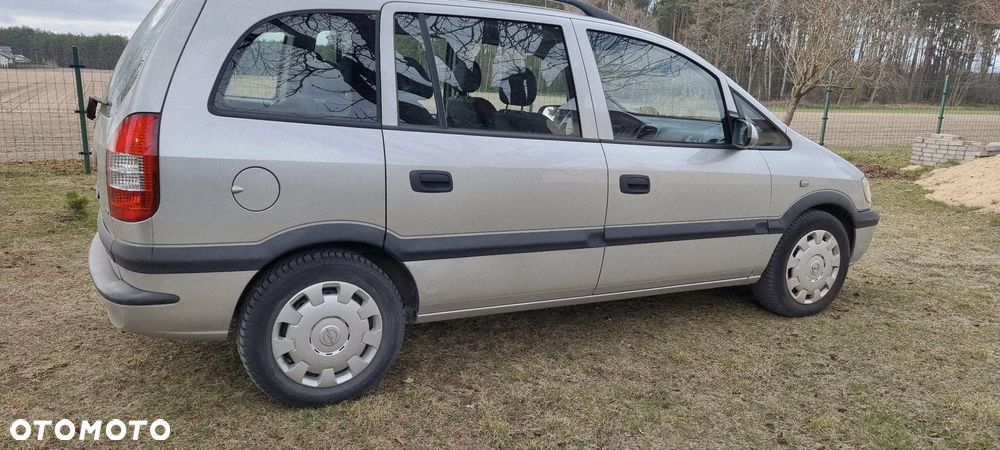 Opel Zafira 1.6 16V Comfort - 2