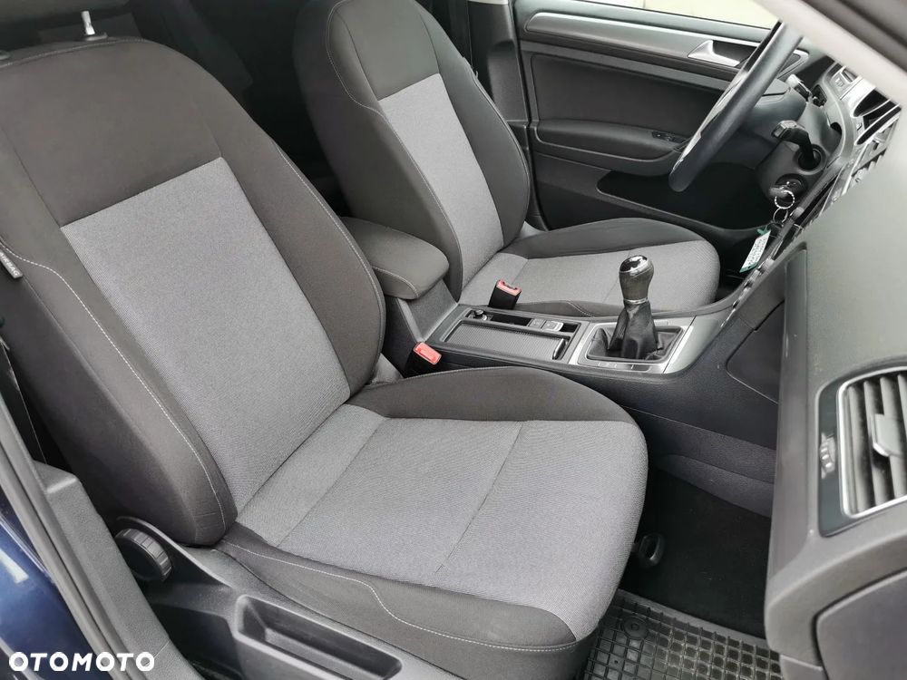 Volkswagen Golf - 11