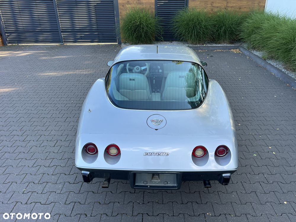 Chevrolet Corvette - 8