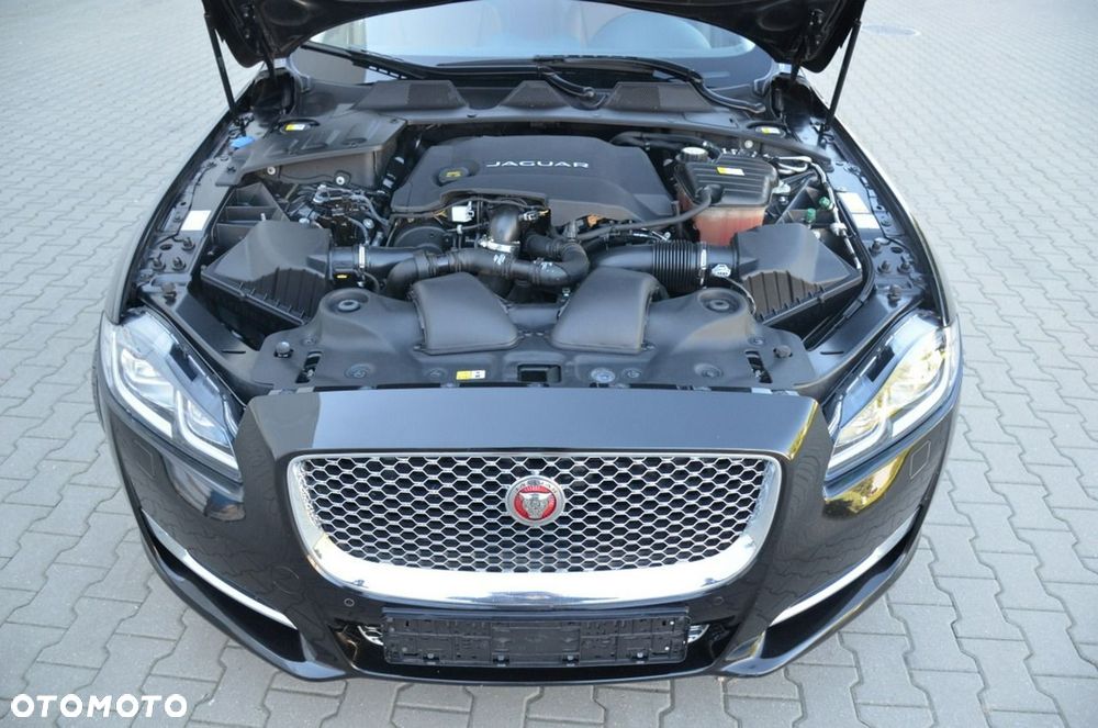 Jaguar XJ - 7