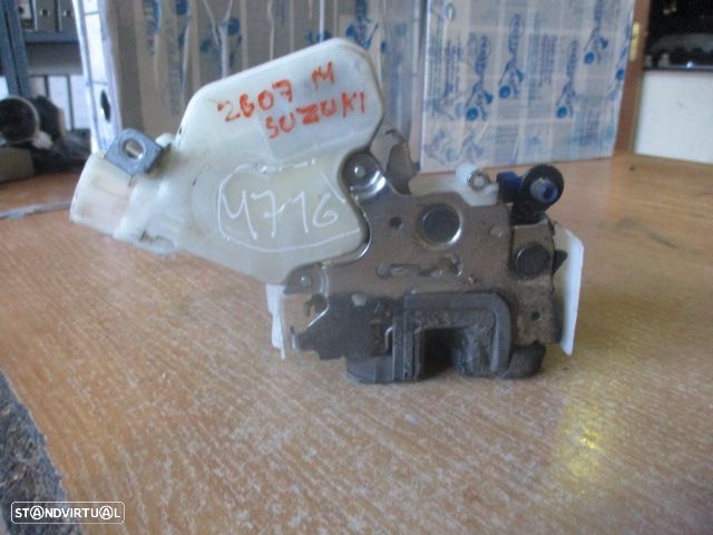 Fecho 8055265J00 SUZUKI GRAND VITARA 2007 1.9 D DDIS      5P PRETO MALA 4 PINOS - 1