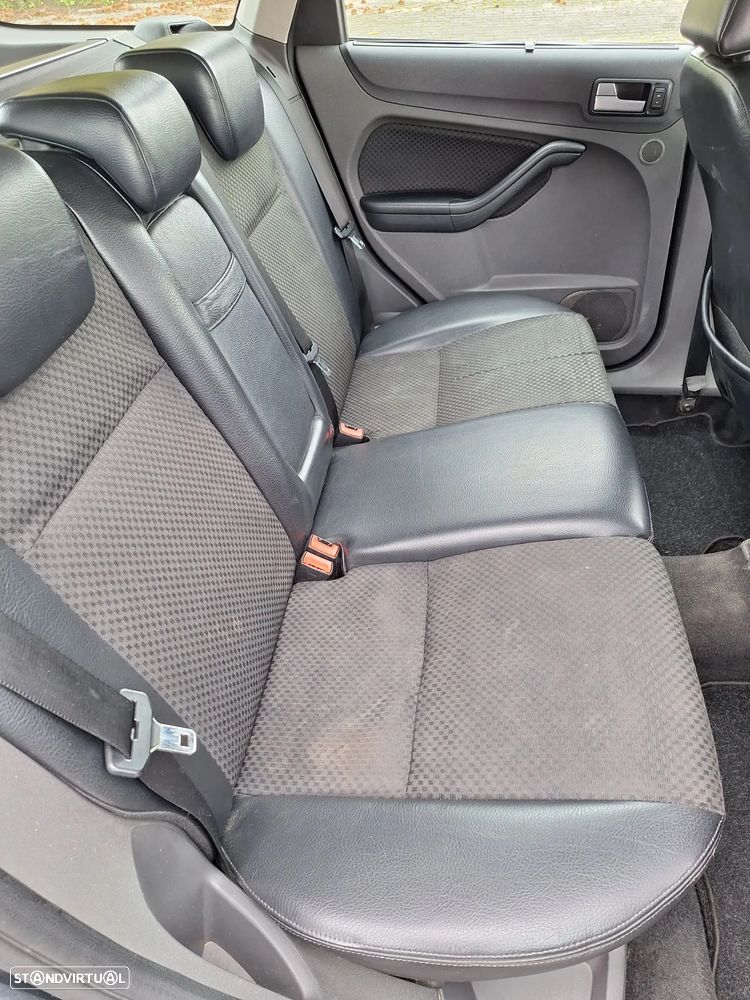 Ford Focus SW 1.6 TDCi Titanium - 11