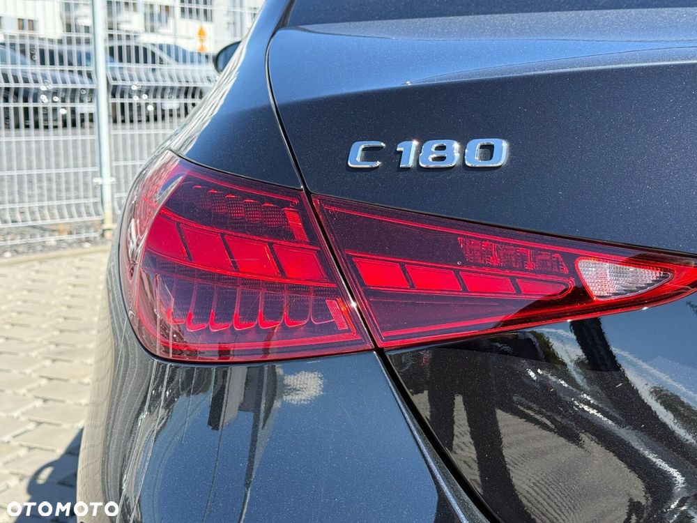 Mercedes-Benz Klasa C 180 mHEV AMG - 12