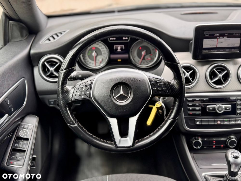 Mercedes-Benz CLA 200 AMG Line - 5