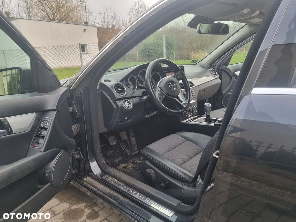 Mercedes-Benz Klasa C 200 CGI BlueEFFICIENCY Elegance - 10