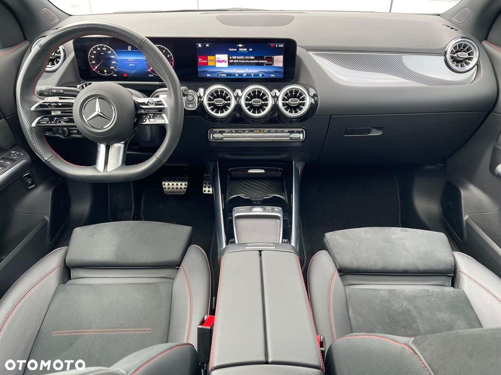 Mercedes-Benz GLA - 13