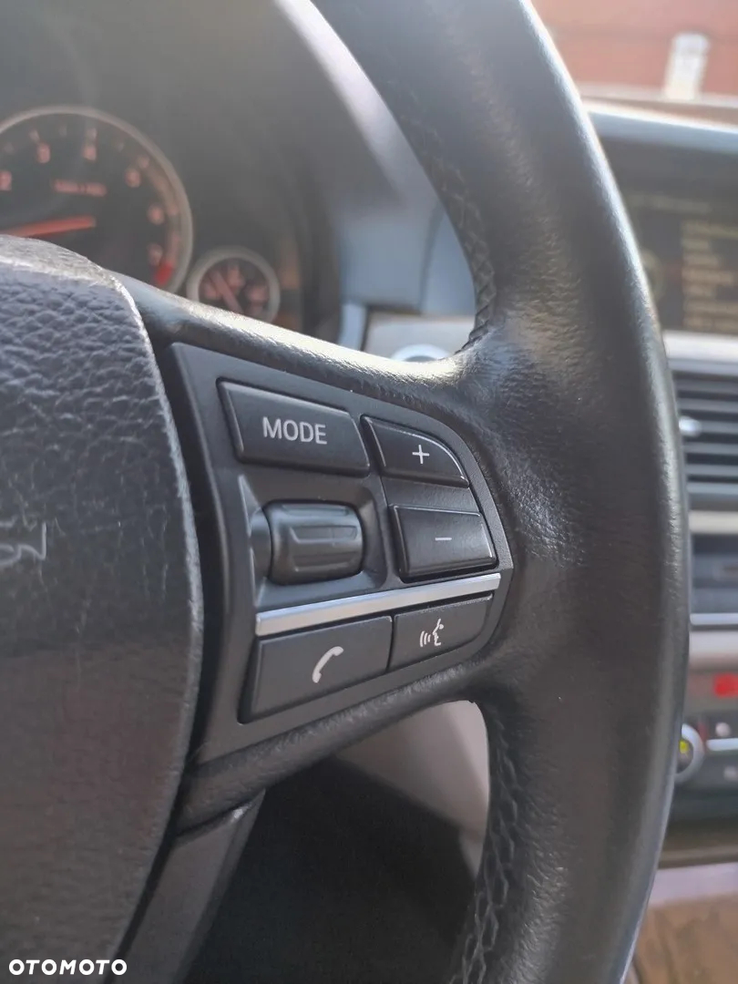 BMW Seria 5 528i Sport-Aut - 23