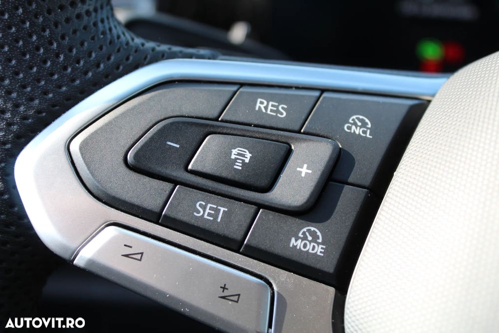 Volkswagen Tiguan 2.0 TDI SCR 4Motion DSG R-Line - 32