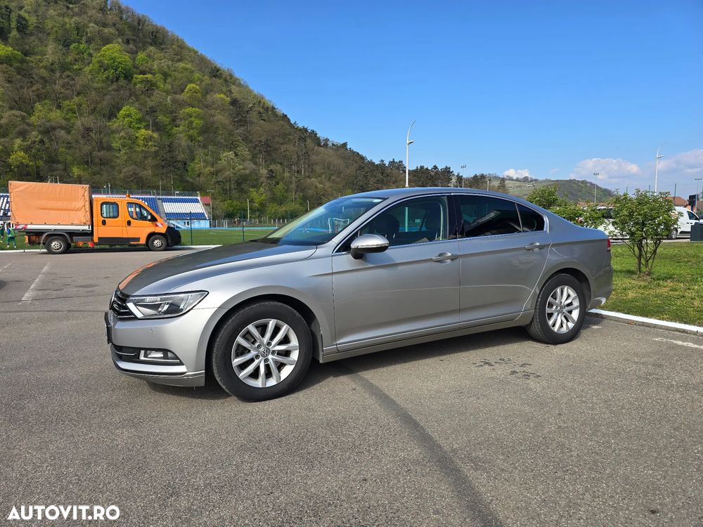 Volkswagen Passat - 1