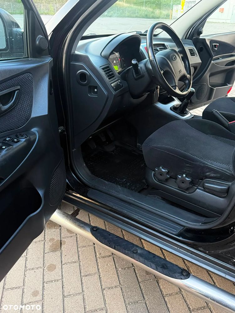 Hyundai Tucson 2.0 2WD GLS Navi - 34