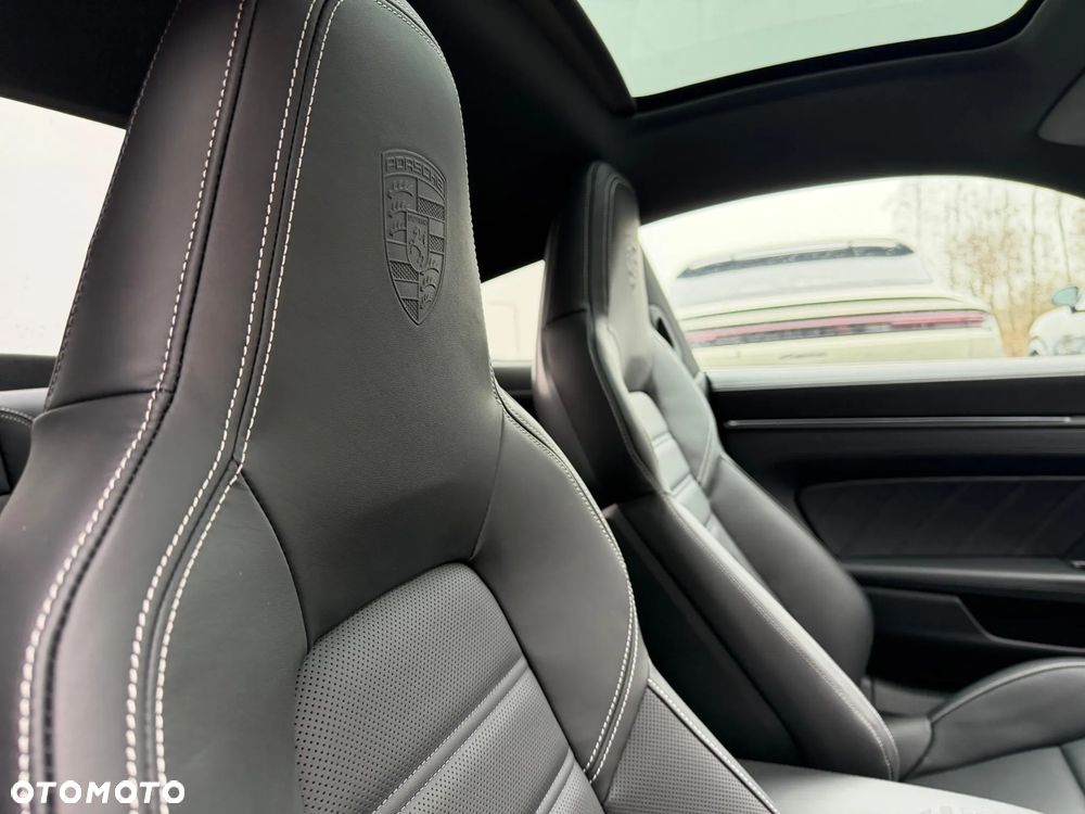 Porsche 911 Carrera - 21