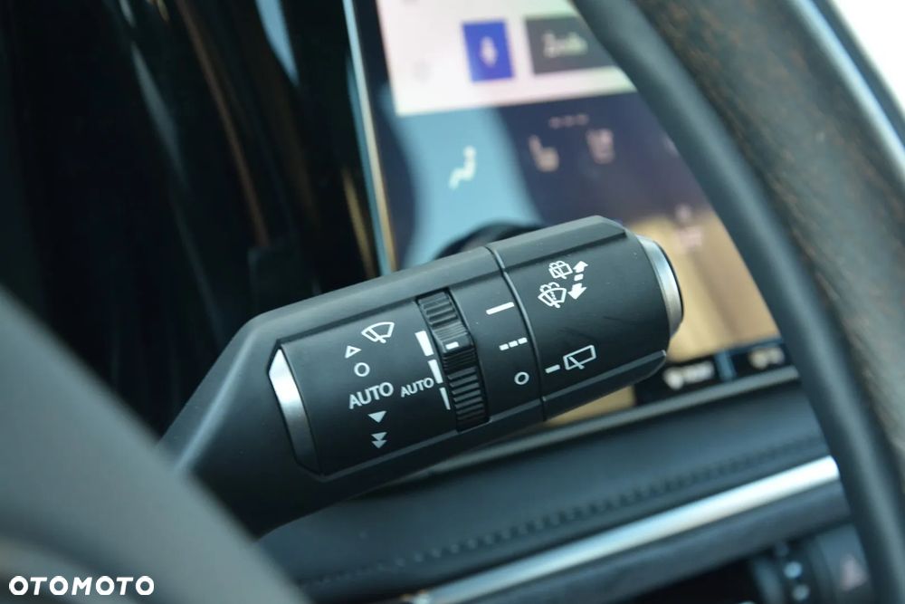 Lexus LM 350h Prestige - 23