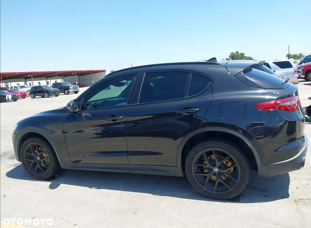 Alfa Romeo Stelvio - 4