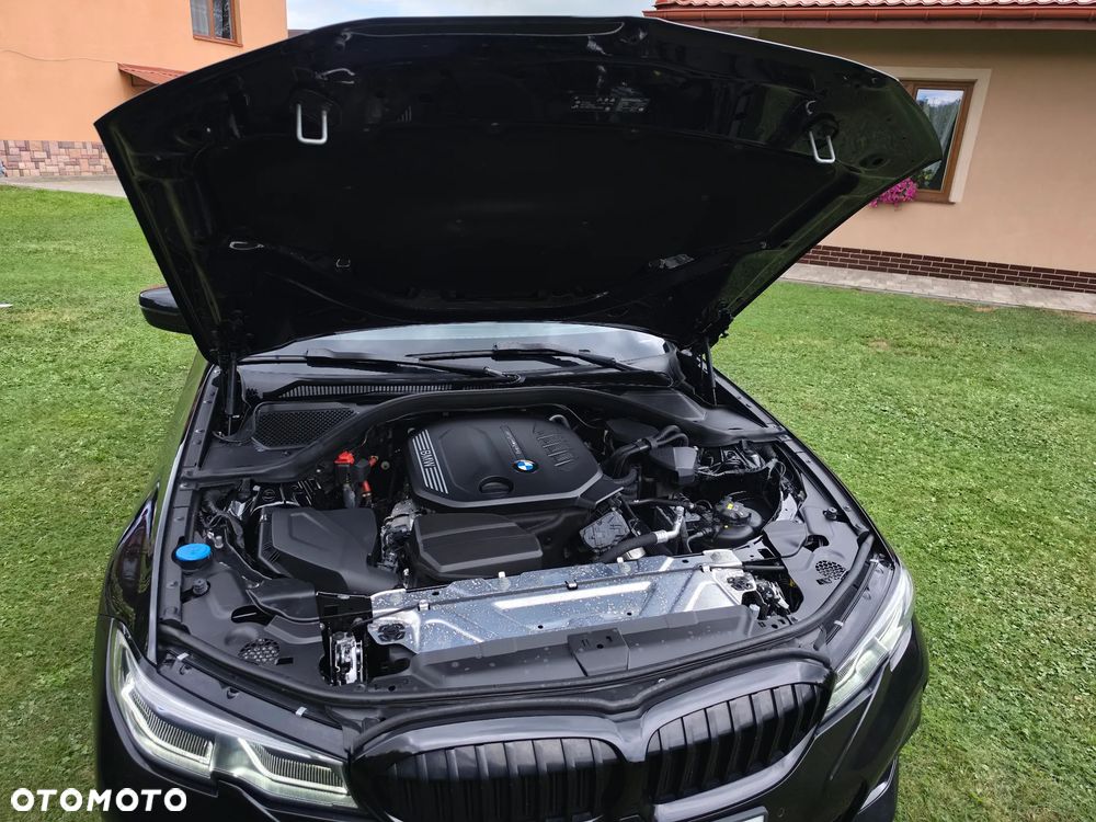 BMW Seria 3 320d xDrive Edition M Sport Shadow - 39