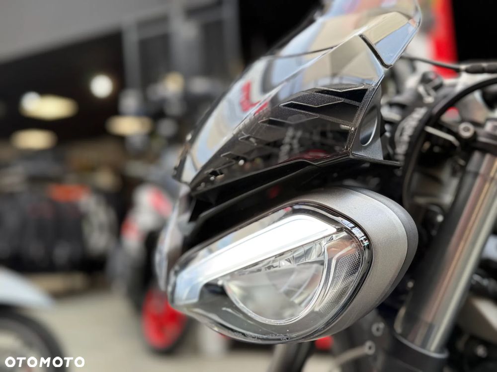 Triumph Street Triple - 10