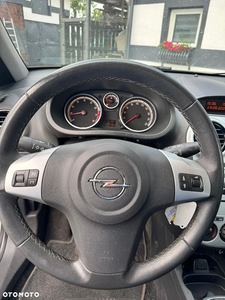 Opel Corsa 1.2 16V Cosmo - 11
