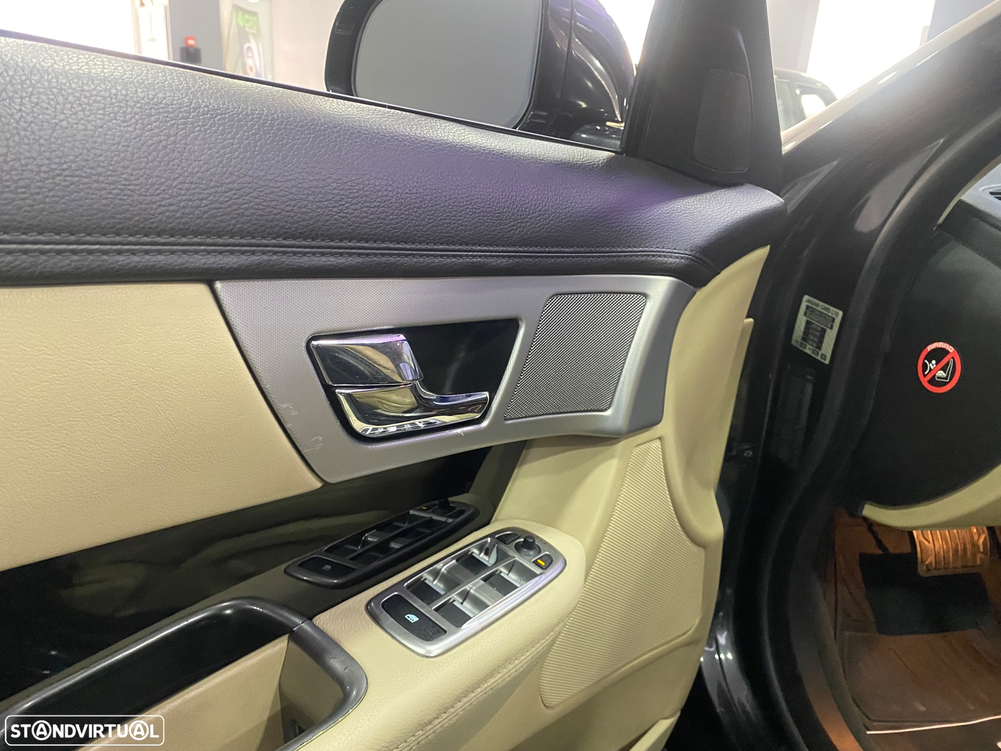 Jaguar XF 2.2 D R-Sport - 26