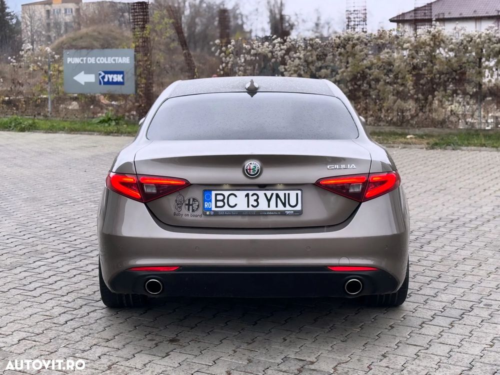 Alfa Romeo Giulia 2.2 Diesel AT8 Advanced Efficiency - 9