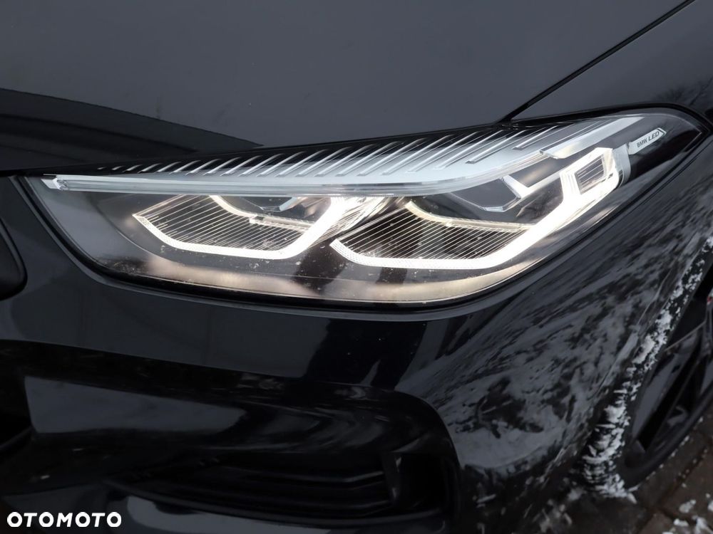 BMW Seria 8 - 22
