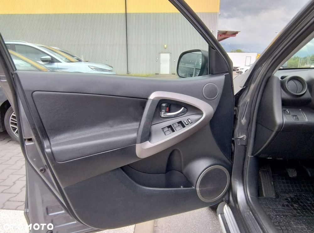Toyota RAV4 - 9