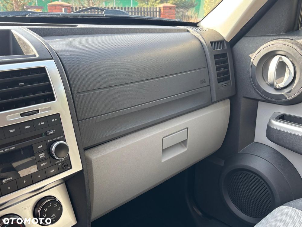 Dodge Nitro 3.7 V6 SLT 4WD - 35