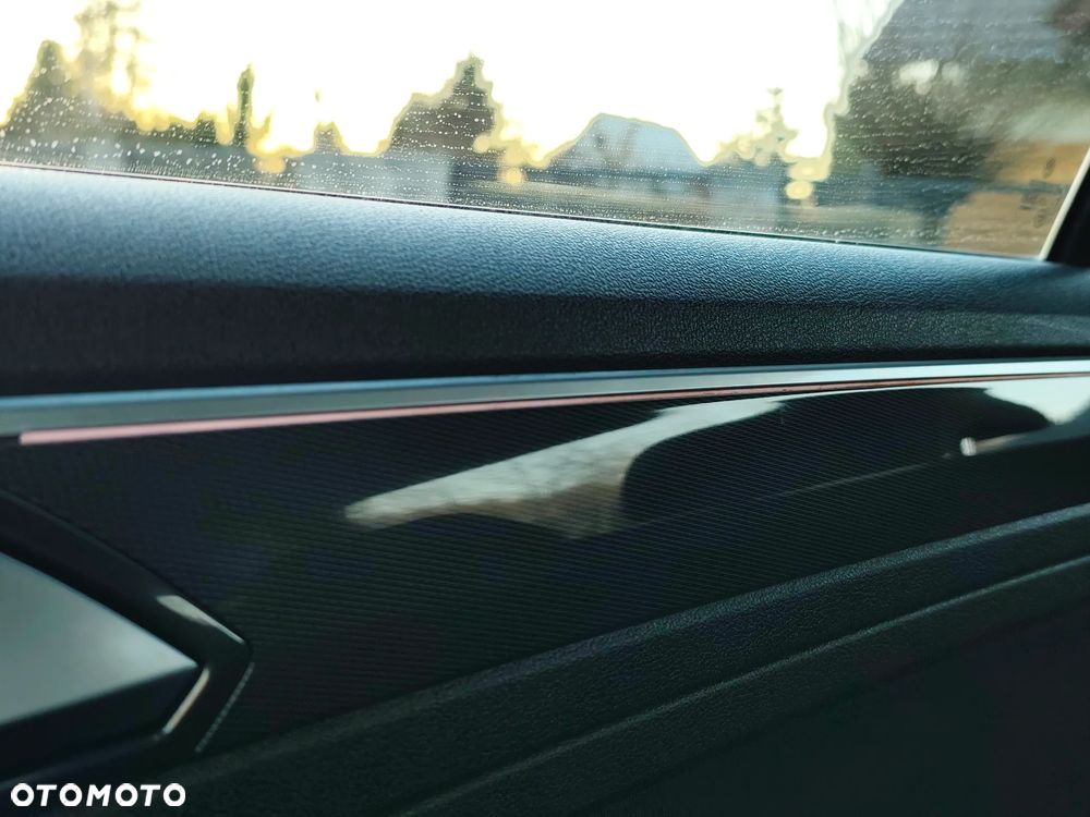 Volkswagen Tiguan 2.0 TDI SCR R-Line - 32