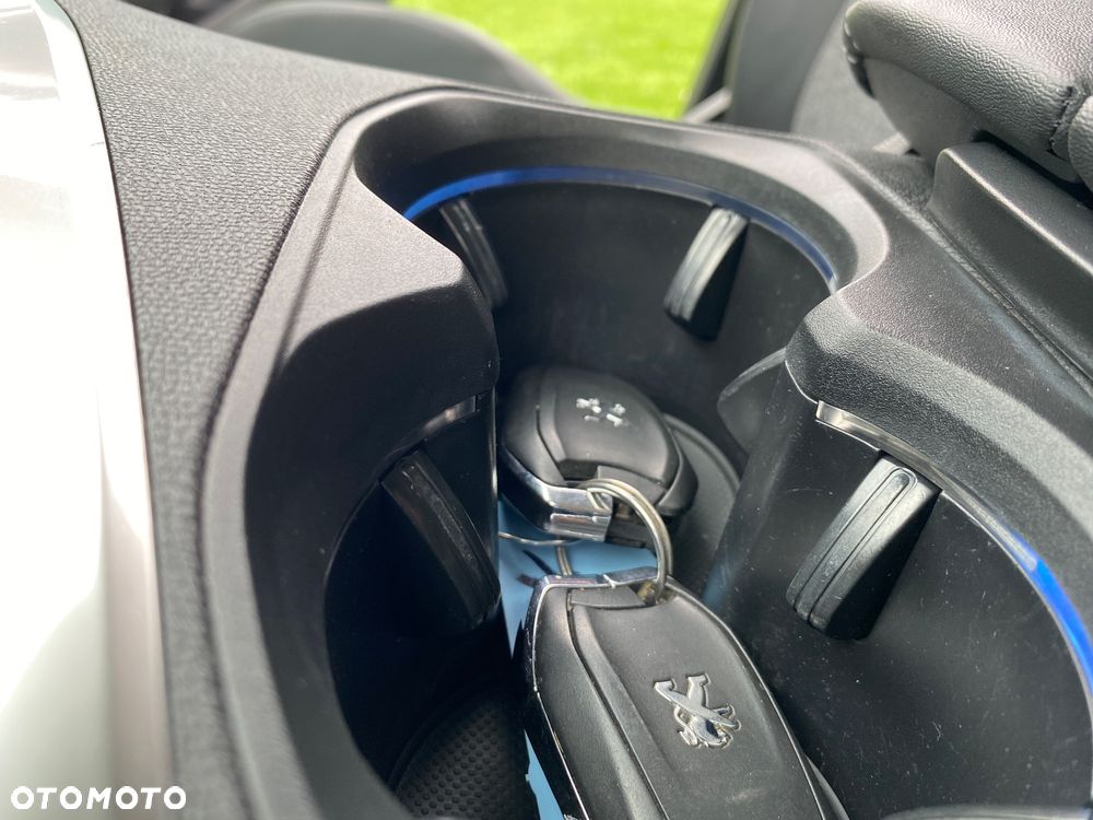 Peugeot 3008 1.2 PureTech GPF Allure S&S EAT8 - 14