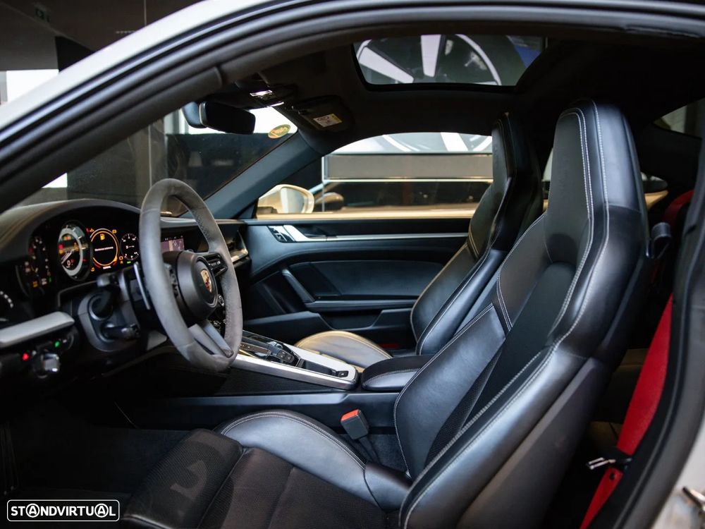 Porsche 911 (992) Carrera 4S PDK - 11