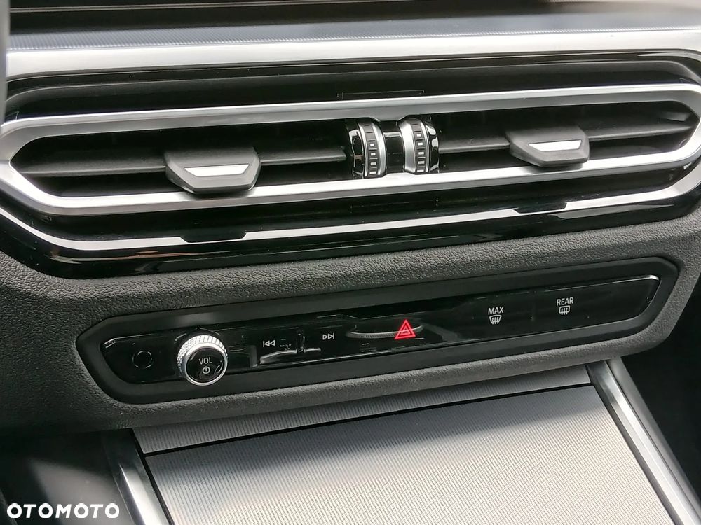 BMW Seria 3 320i M Sport - 21