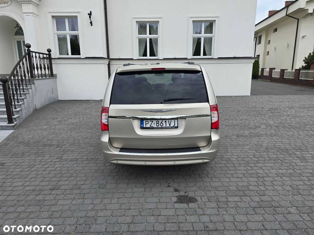 Chrysler Town & Country 3.6 Limited - 10