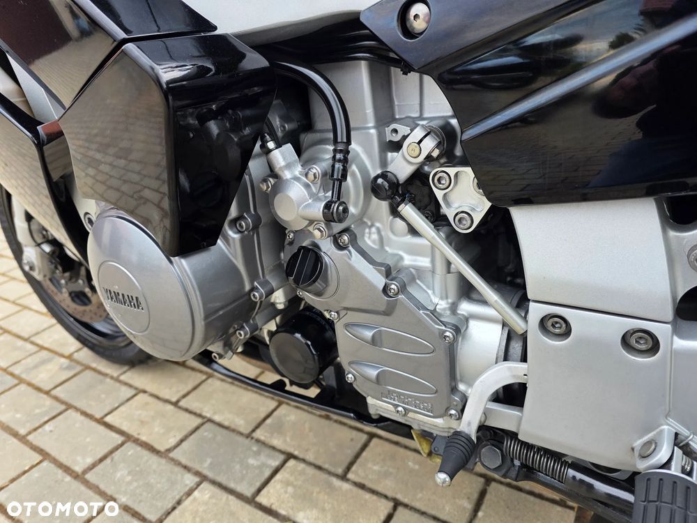 Yamaha FJR - 21