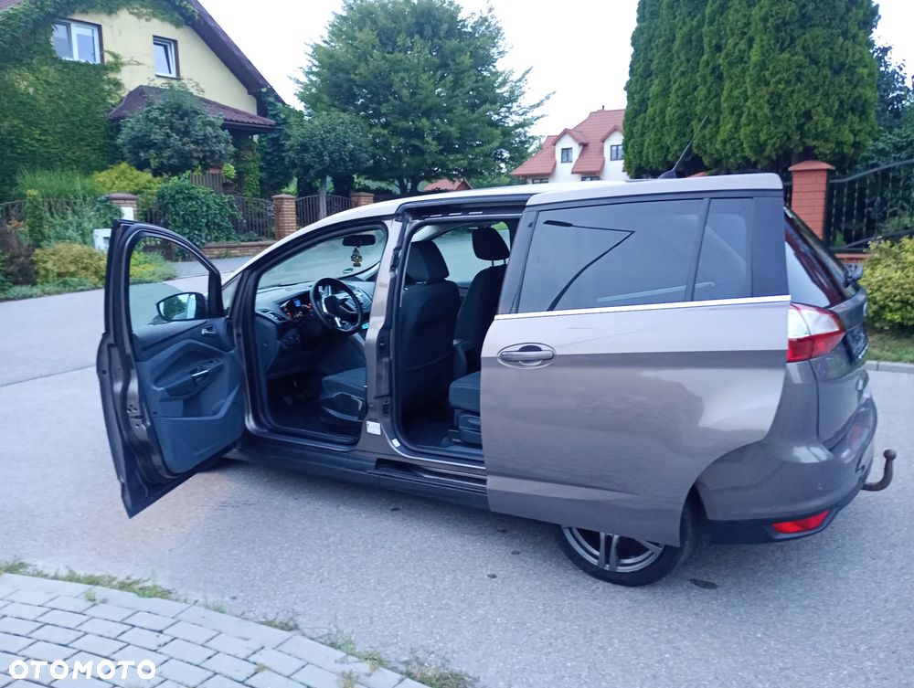 Ford Grand C-MAX - 11