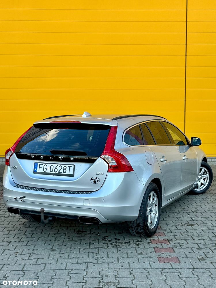 Volvo V60 D4 Geartronic Momentum - 11