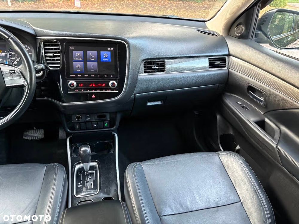 Mitsubishi Outlander 2.4 4WD CVT Intense - 17