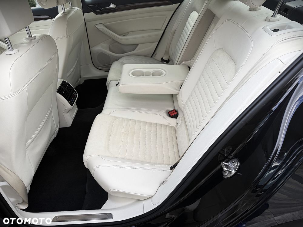 Volkswagen Passat 2.0 TSI 4Mot Elegance DSG - 24