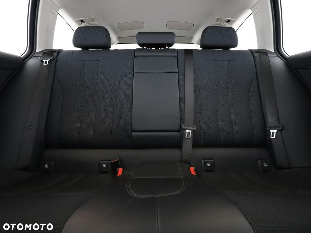 BMW Seria 5 520d Sport Line - 19