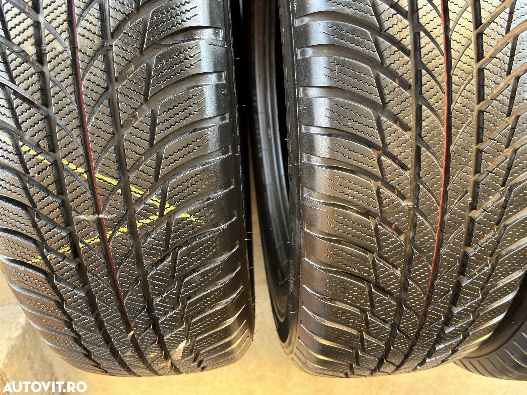 Vând 4 anvelope 215/65/17 bridgestone de iarnă ca noi - 3