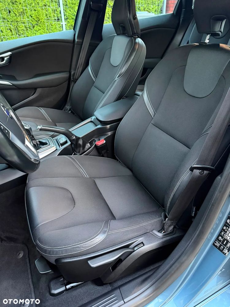 Volvo V40 D2 Summum - 14