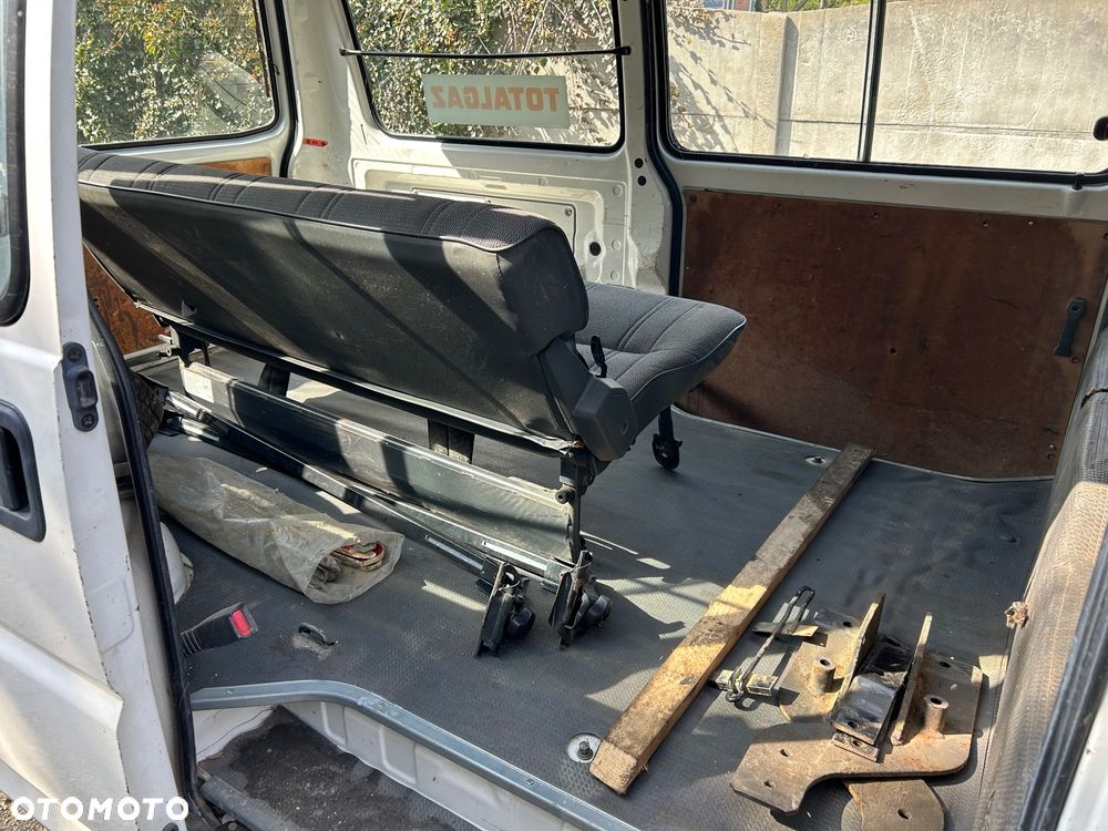 Mitsubishi L300 - 12