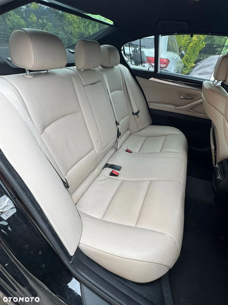 BMW Seria 5 550i xDrive Sport-Aut - 13