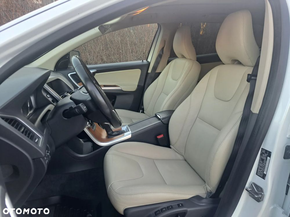 Volvo XC 60 T6 AWD Geartronic Summum - 4